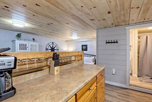 Interior - Cute'N Chic 4b/2b Entire House Downtown Clayton GA (Clayton)