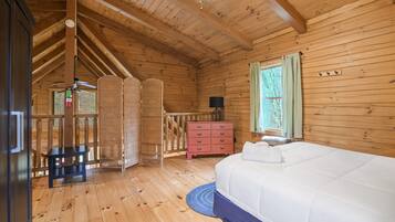 2 bedrooms, WiFi (free), bed sheets