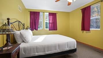 2 bedrooms, WiFi (free), bed sheets