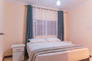 3 bedrooms, iron/ironing board, free WiFi, bed sheets - 3 Bed Apartment + Free Hire Car & Airport Pick Up (Livingstone)