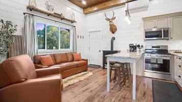 Køleskab, mikrobølgeovn, ovn, kogeplade