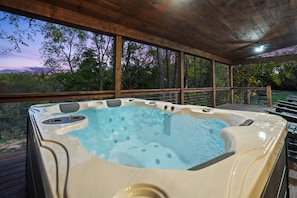 Outdoor spa tub
