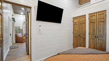 1 bedroom, WiFi (free), bed sheets