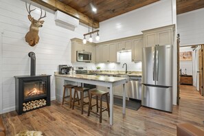 Refrigerador, microondas, horno, placa de cocina