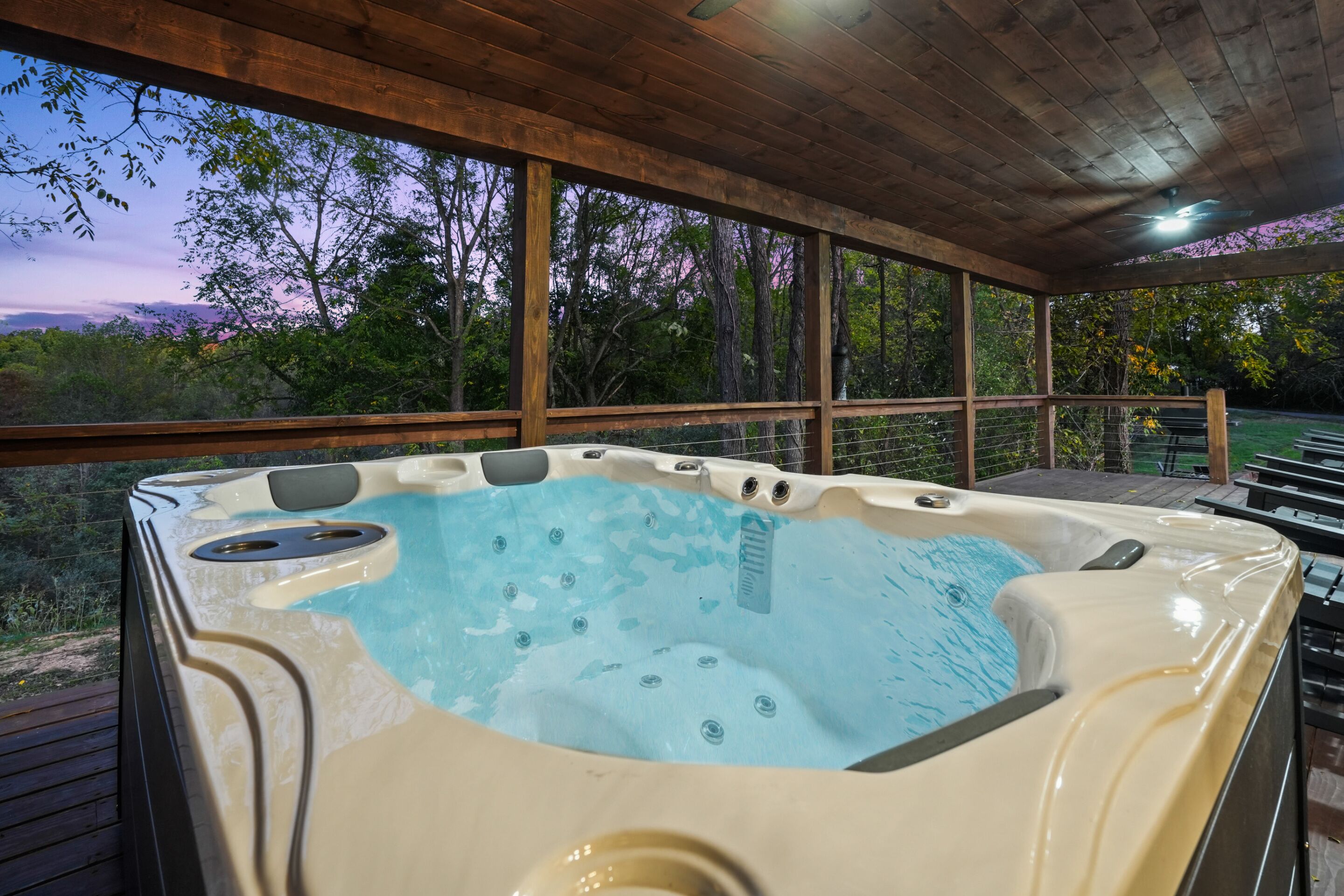 Bañera de hidromasaje al aire libre