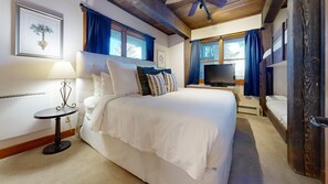 Iron/ironing board, WiFi, bed sheets - Top of the Village - Slope 309 (Snowmass Village)