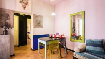 Deluxe-Apartment, 1 Schlafzimmer, Balkon | Wohnbereich