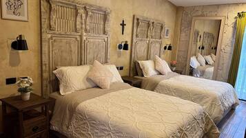 1 bedroom, bed sheets