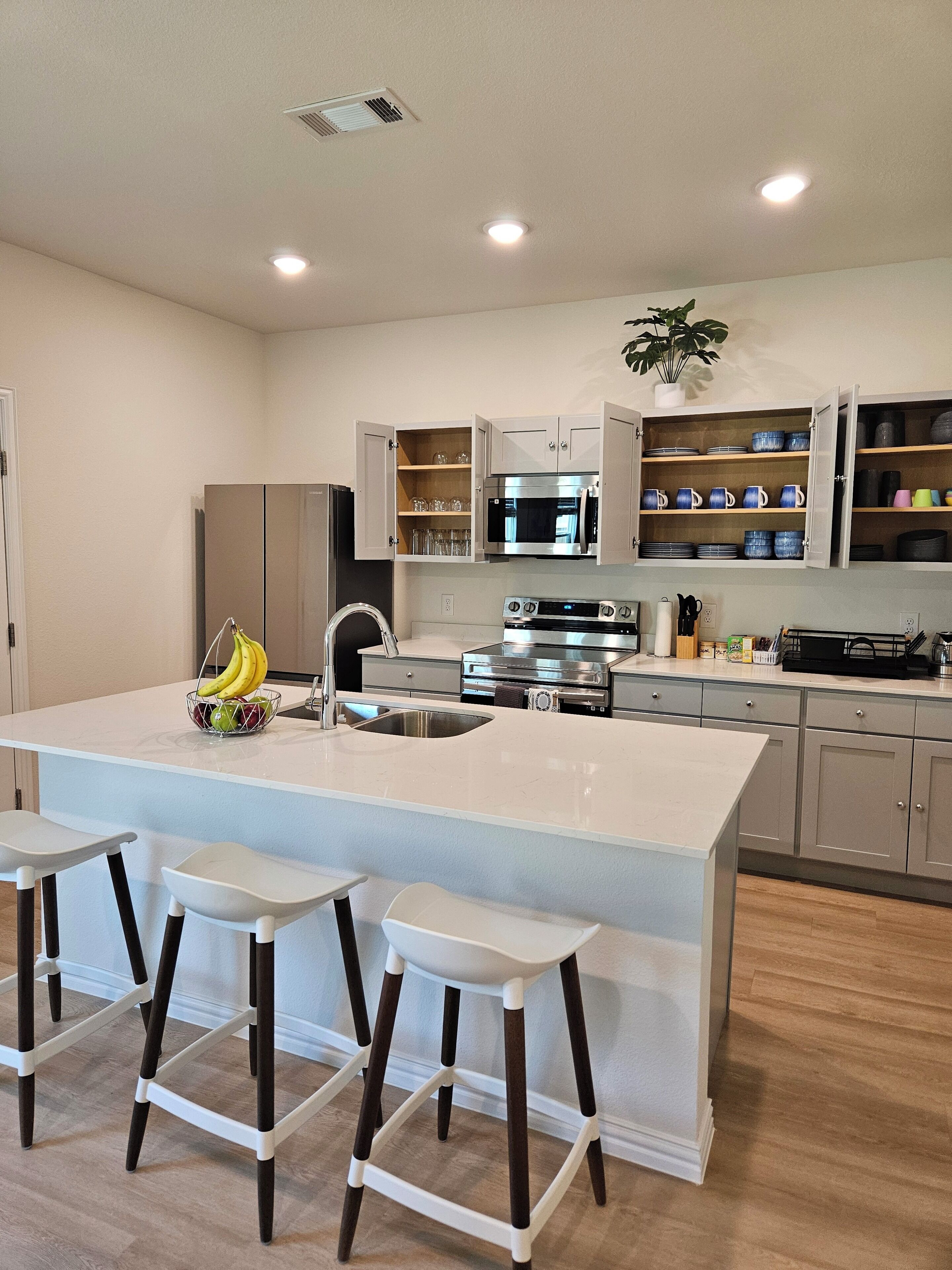 Mikroaaltouuni, uuni, liesi, astianpesukone