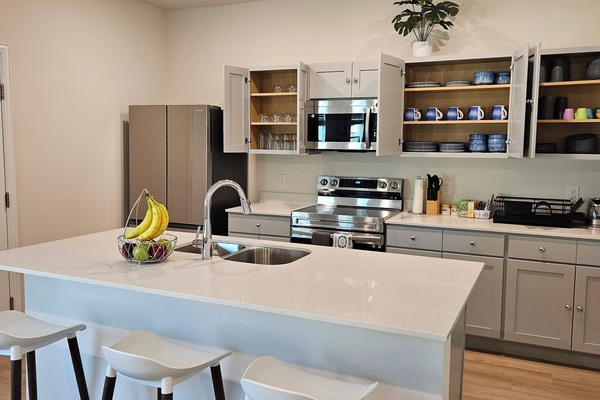 Microondas, horno, placa de cocina, lavavajillas