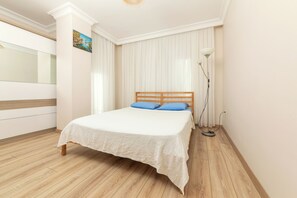 2 bedrooms, iron/ironing board, WiFi