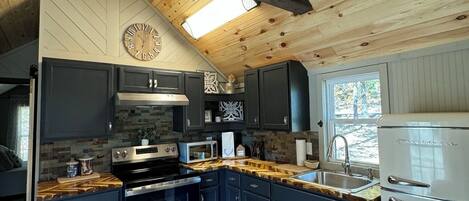 Refrigerador, microondas, horno, placa de cocina