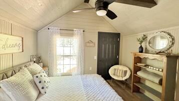 1 bedroom, desk, bed sheets