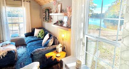 Cozy CABIN on a PRIVATE LAKE in Cabot, AR