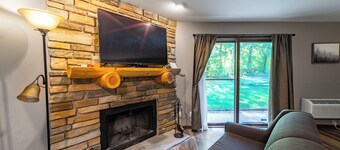 Hemlock Fireside Suite Deluxe @ the Inn