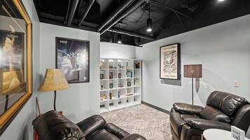 Apartment, Multiple Beds, Kitchen, City View (The 333 Suites 301) | Interior