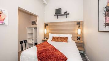 Apartment, Multiple Beds, Kitchen, City View (The 333 Suites 301)