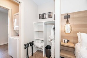 公寓, 多张床, 厨房, 城市景观 (The 333 Suites 301) | 2 多间卧室、特色装修、特色家居