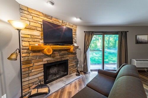 Cottonwood Fireside Suite Deluxe @ the Inn