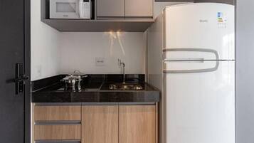 冰箱、微波炉、厨具/餐具