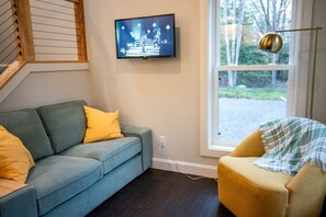 Living area - Trout Lily Cottage at The Fens (Davis)