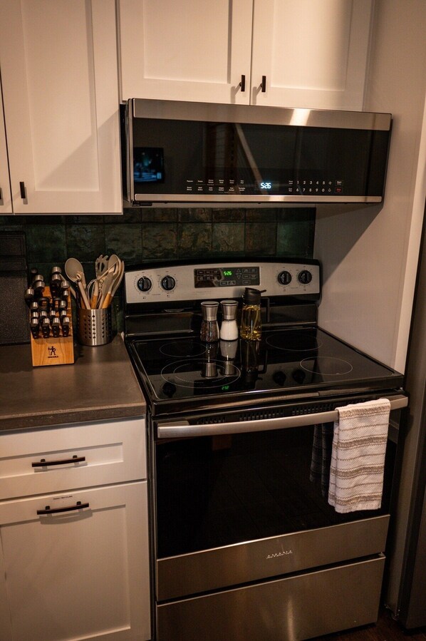 Private kitchen - Trout Lily Cottage at The Fens (Davis)