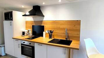 Micro-ondes, four, plaque de cuisson, lave-vaisselle