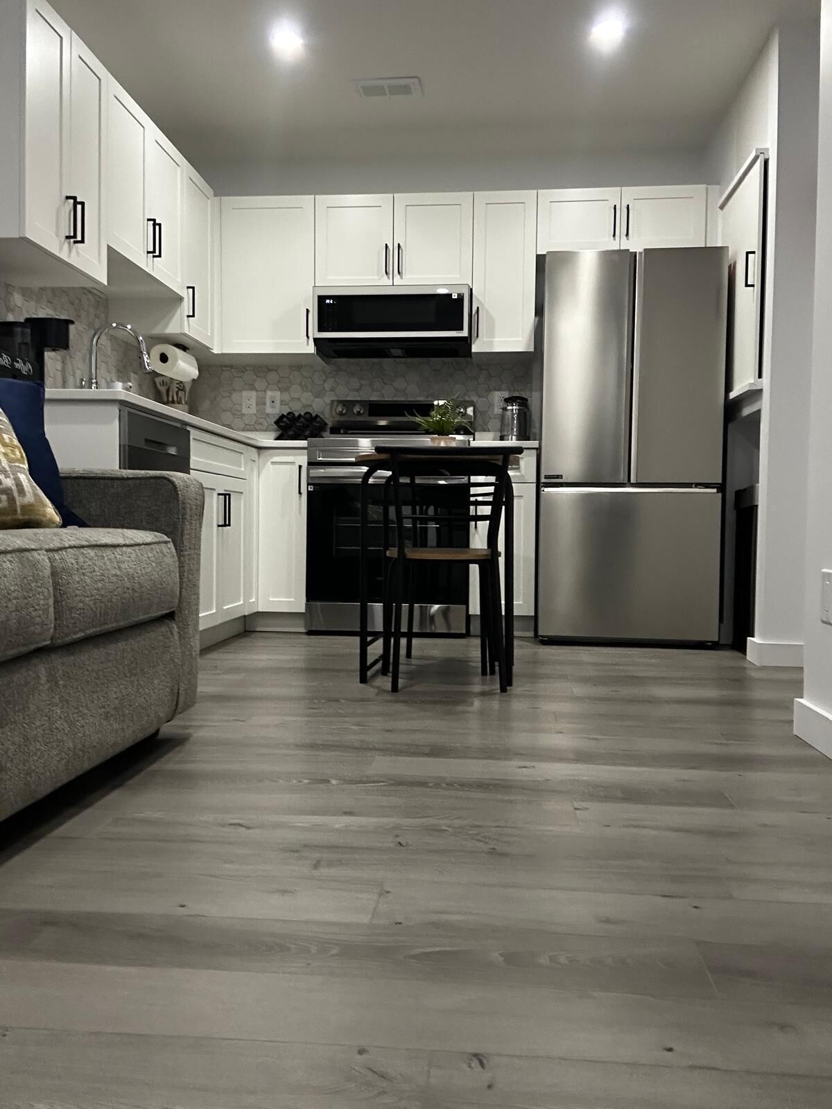 Geladeira, micro-ondas, fogão, cooktop