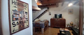 Dining - Holiday Home 'Écrin de Verdure' with Private Terrace, Shared Garden and Wi-Fi (Sarlat-la-Canéda)