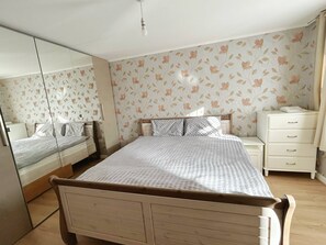 Room, 1 Bedroom, Accessible | 1 bedroom - Room-salford Detached House With Ensuite (Salford)