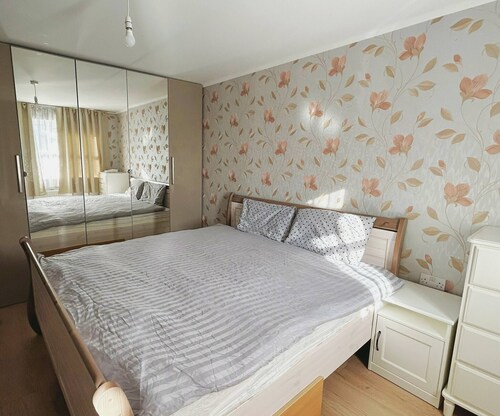 Room-salford Detached House With Ensuite