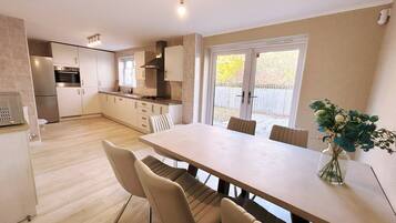 Chambre, 1 chambre, accessible aux personnes à mobilité réduite | Salle à manger