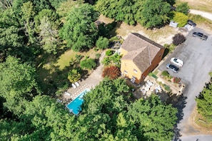 Exterior - Bed and Breakfast 'Chambre Grise' with Shared Pool, Shared Terrace and Wi-Fi (Saint-André d'Allas)
