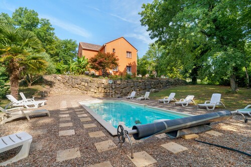 Guesthouse “La Colline Des Endrevies” with Shared Pool, Shared Terrace and Wi-Fi