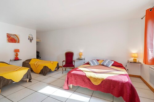 Chambre d’hôtes « La Colline Des Endrevies » avec piscine partagée, terrasse partagée et Wi-Fi