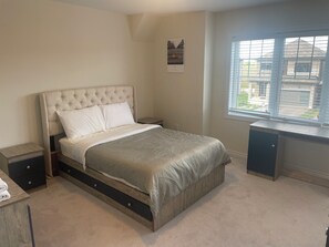 Rumah Deluks, beberapa kamar, Bebas Asap Rokok, pemandangan kebun | Didekorasi berbeda-beda dan dilengkapi dengan perabotan berbeda-beda