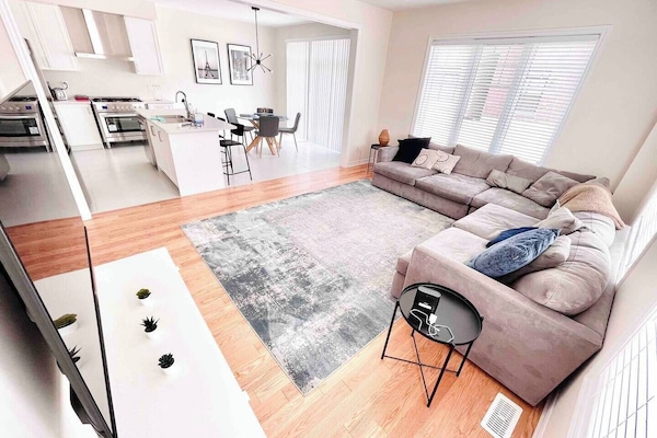 Deluxe House, Multiple Bedrooms, Non Smoking, Garden View | Living area