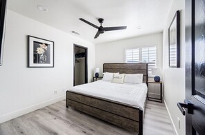 WiFi, bed sheets - Spacious 6-bedroom Luxury house in Indio 
Minutes from the Casino and Coachella (Indio)