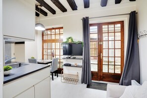 Living area - Temple Marais (Paris)