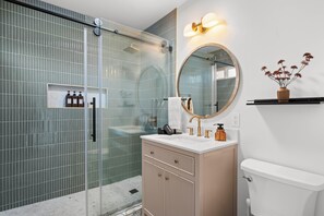 Hair dryer, towels - NEW! Hot Tub/Pool/Fire Pit/10 Mins to Beach (San Diego)