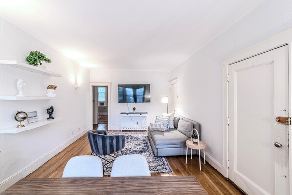 Smart TV - ①min>Coolidge: Full Kitchen- 2 (Brookline)