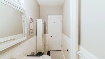 提供毛巾、番梘、廁紙