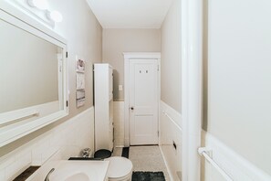 Toallas, jabón, papel de baño 