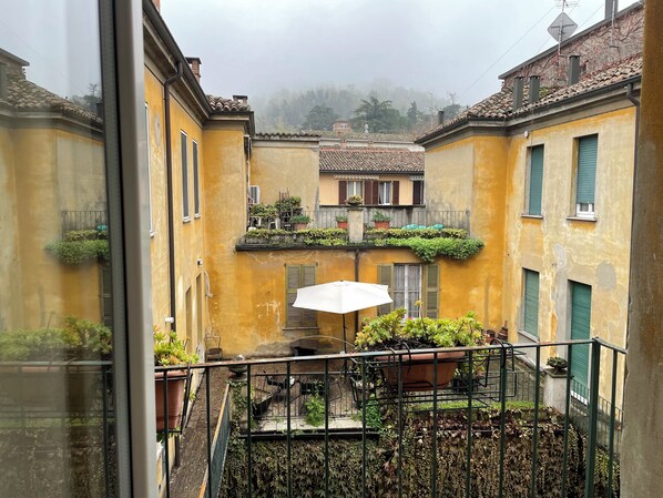 المنطقة المحيطة بالمنشأة