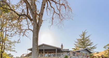 The Overlook - Fire Pit, Views & Room to Gather