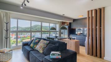 Basic Apartment | Living area