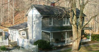 Spacious antiquated 4-bedroom house in Huntington with AC