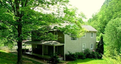 Hollyberry Inn at Heritage Farm