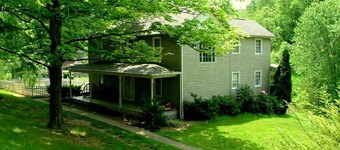 Hollyberry Inn at Heritage Farm