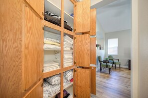 3 dormitorios, escritorio, tabla de planchar con plancha y wifi gratis